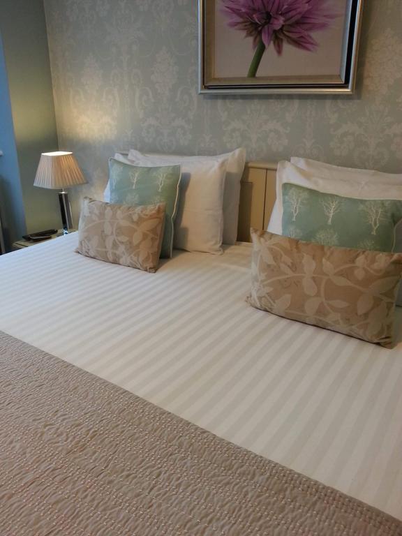 Hunters Moon Guest House สแตรทฟอร์ด อะพอน เอวอน ภายนอก รูปภาพ