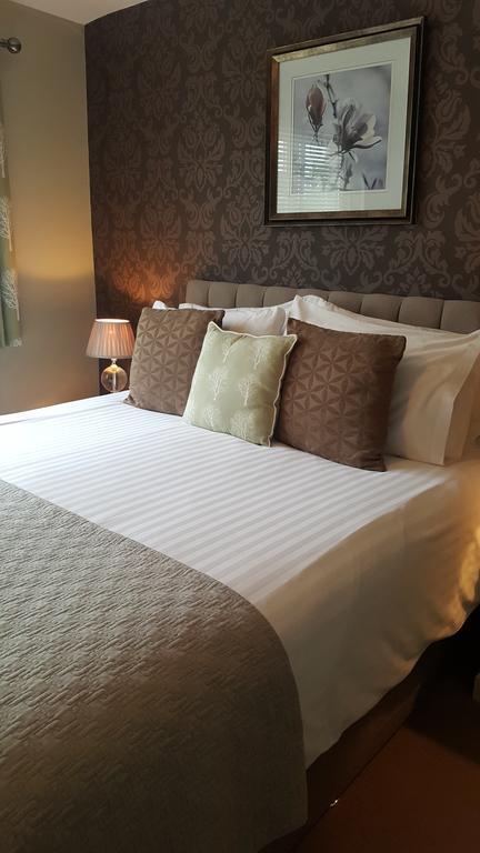 Hunters Moon Guest House สแตรทฟอร์ด อะพอน เอวอน ภายนอก รูปภาพ