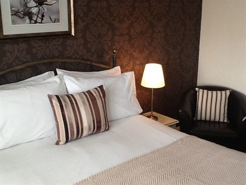 Hunters Moon Guest House สแตรทฟอร์ด อะพอน เอวอน ภายนอก รูปภาพ