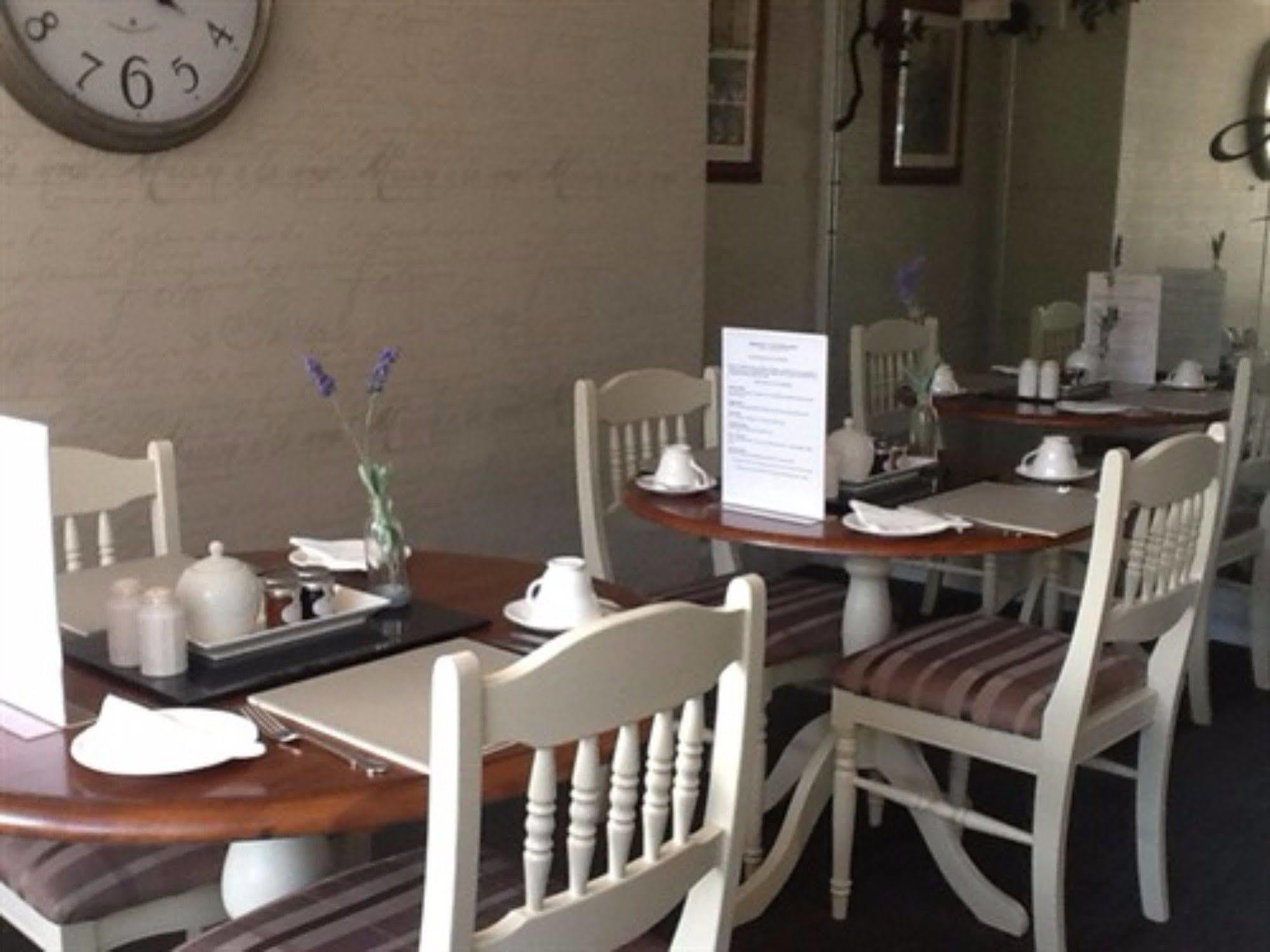 Hunters Moon Guest House สแตรทฟอร์ด อะพอน เอวอน ภายนอก รูปภาพ