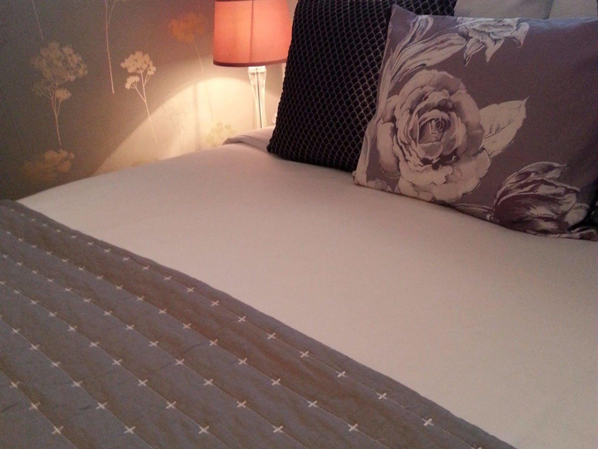 Hunters Moon Guest House สแตรทฟอร์ด อะพอน เอวอน ภายนอก รูปภาพ