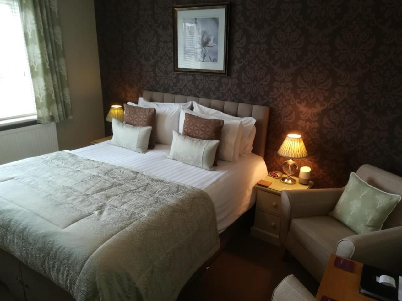 Hunters Moon Guest House สแตรทฟอร์ด อะพอน เอวอน ภายนอก รูปภาพ