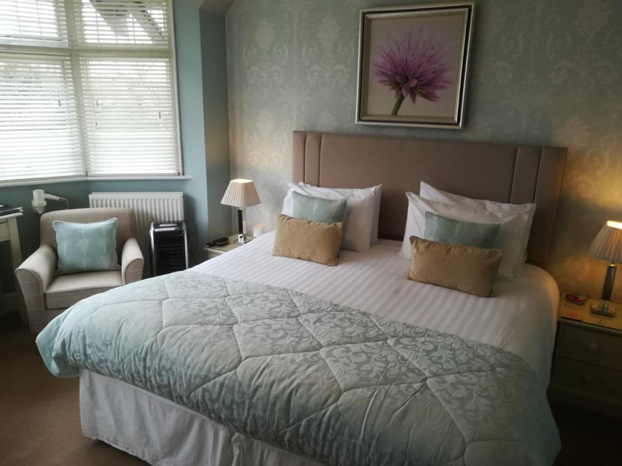 Hunters Moon Guest House สแตรทฟอร์ด อะพอน เอวอน ภายนอก รูปภาพ